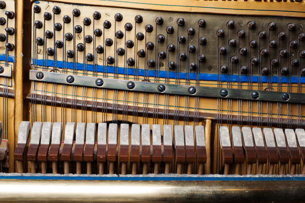 Dây đàn của Piano upright