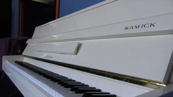Đàn piano ngoài dòng Samick
