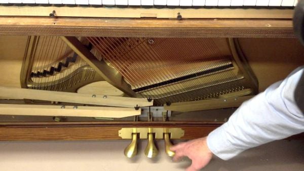 Pedal của đàn Piano upright
